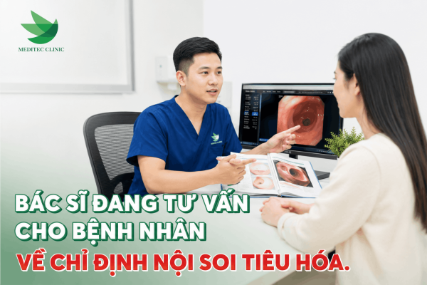 Bác sĩ đang tư vấn cho bệnh nhân về chỉ định nội soi tiêu hóa